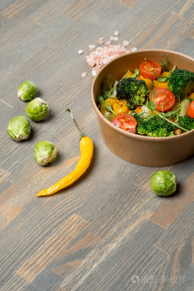 健康排毒沙拉, 饮食, 素食, 纯素食品, 维他命小吃.木材背景图