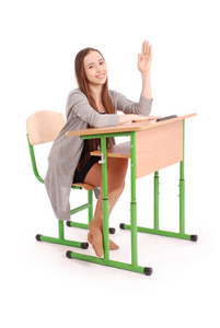 青少年女学生举手问问题照片