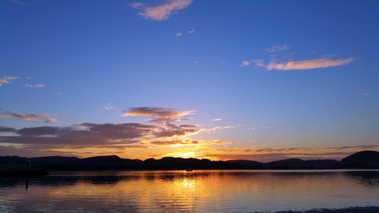 夕阳在河