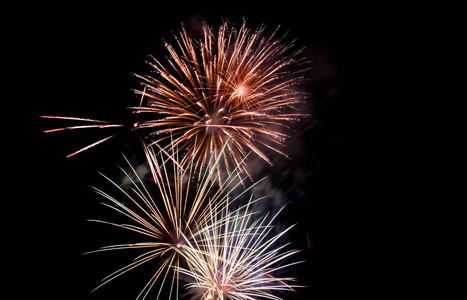 烟花爆竹在黑暗的天空在晚上庆祝新年, 计数 d