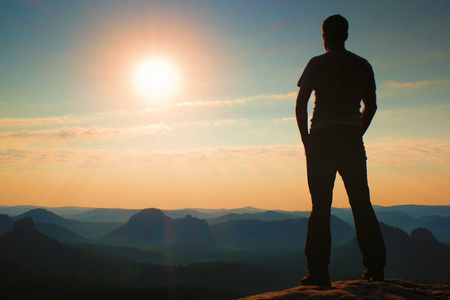 早晨的太阳图片