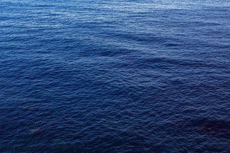 深蓝色的大海图片