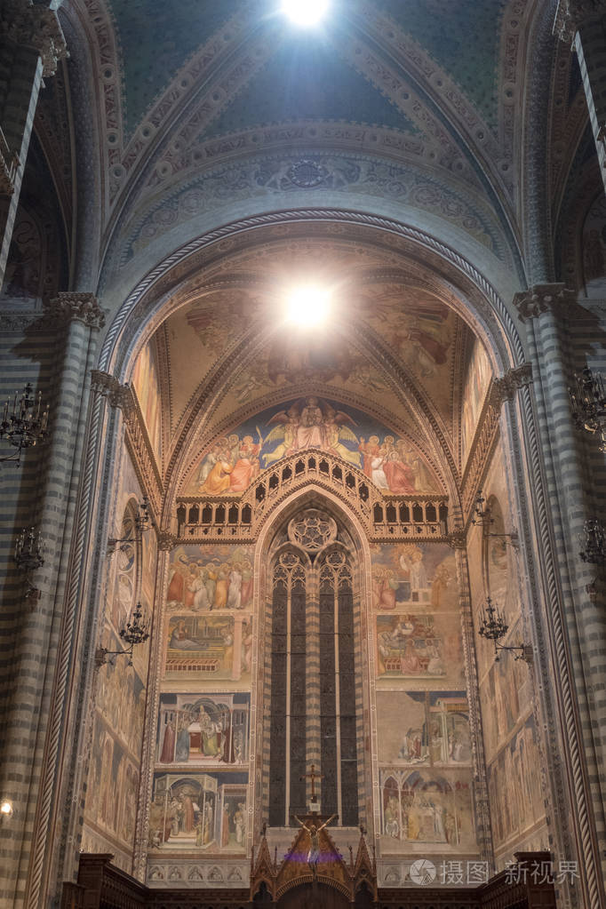 奥维多 (意大利翁布里亚), 中世纪大教堂的内部, 或