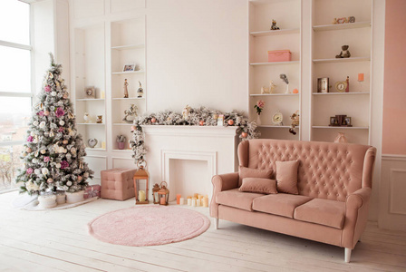 舒适的冬季圣诞内饰粉红色的颜色
