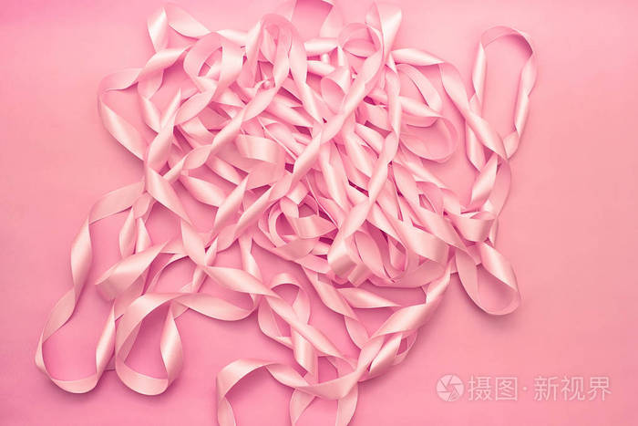 一卷粉红色缎带