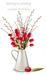 郁金香和樱桃花枝在白色花瓶载体