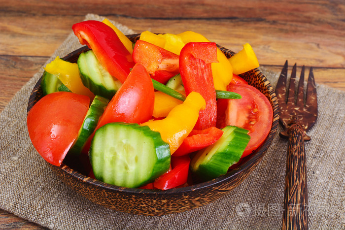 健康和饮食的食物 : 生菜,番茄, 辣椒, 种子, 油, 盐