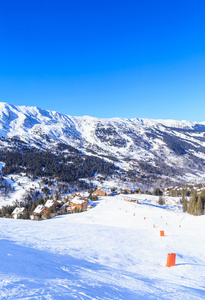 山坡上的梅里贝勒的滑雪胜地。法国