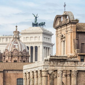 在罗马，意大利的罗马论坛的废墟