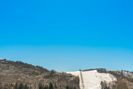 山与滑雪，高清晰度的图像