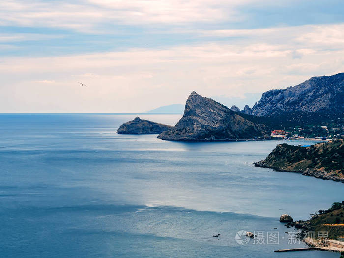 蓝色风景与海和山