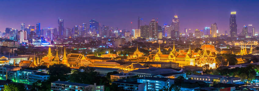 宏伟的宫殿和扫管笏 phra keaw 或翡翠佛光寺的全景视图