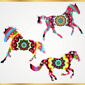 三被绘的马在白色背景图片