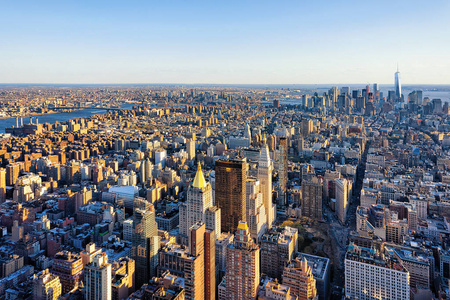 在市中心低曼哈顿纽约美国的天际线的鸟瞰图