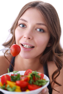 素食主义者蔬菜沙拉微笑的年轻女子的画像