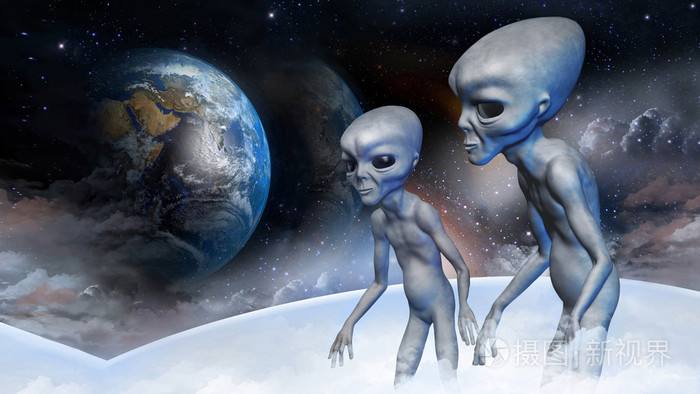 在地球轨道上的两个灰色外星人正在观察从整个地球的太空飞船.数字