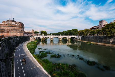桥梁在台伯河和圣天使城堡，罗马