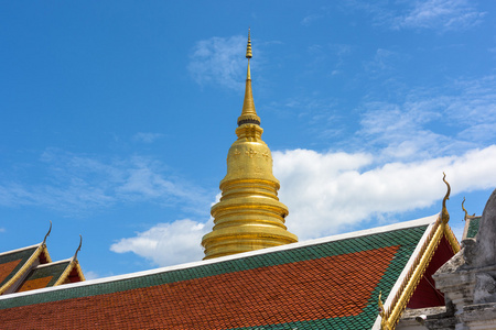 扫管笏帕，Hariphunchai 与蔚蓝的天空中 Th 喃奔省