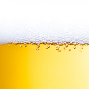 气泡的泡沫啤酒泡沫玻璃中的气泡照片