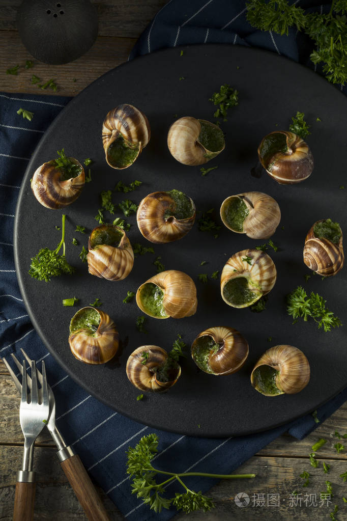 华丽的法式热蜗牛开胃菜