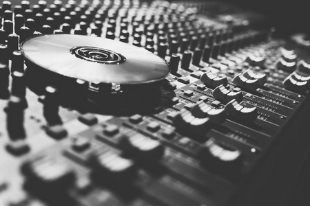 老卷胶卷调音台光盘, 黑白胶卷.音乐背景照片