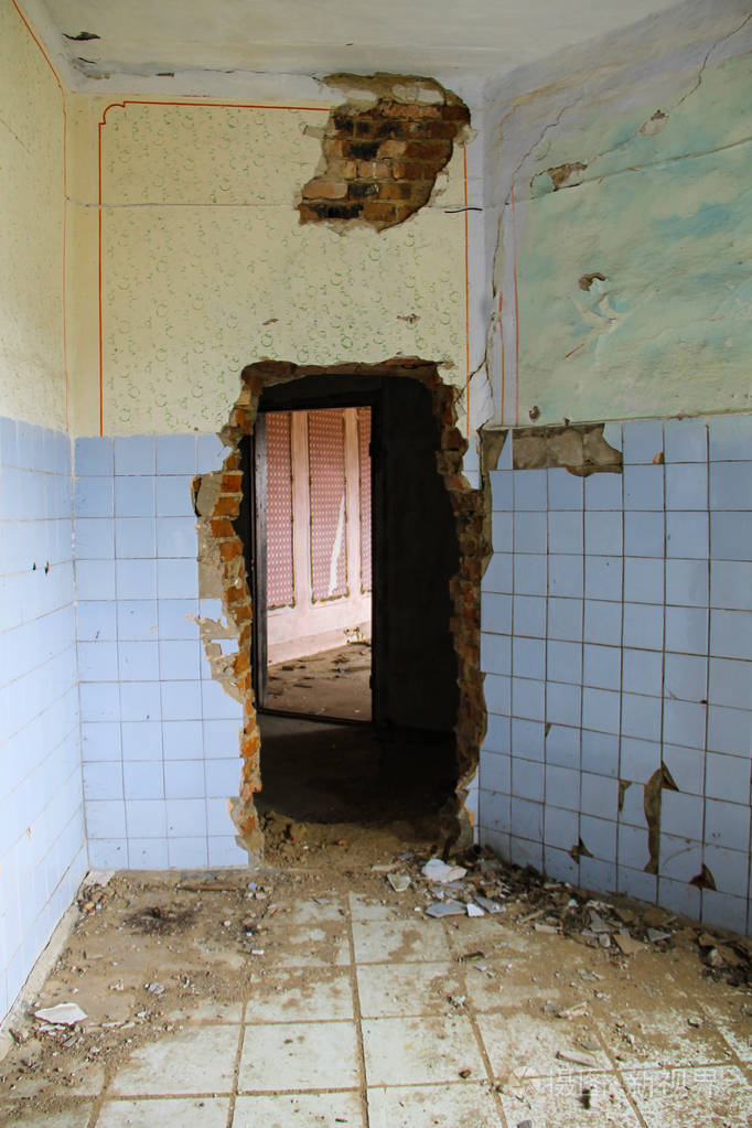 内部的废弃餐厅