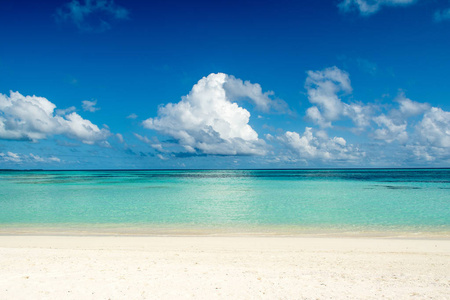 清绿松石印度洋，马尔代夫的美丽的风景