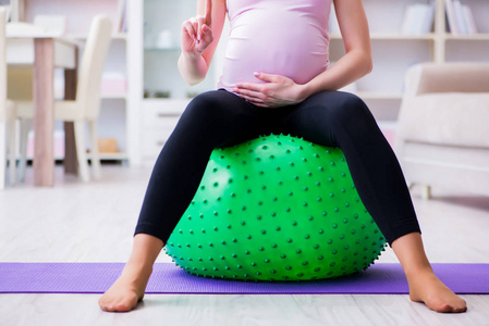怀孕妇女在儿童分娩的预期中行使