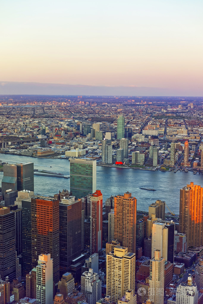 曼哈顿中城和长岛的鸟瞰图