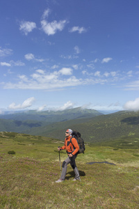 夏天在山里，有一个背包徒步旅行