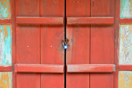 旧木门的锁