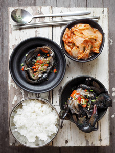 以酱油和腌制蟹为特色的韩国菜