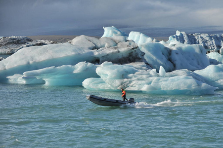 冰岛。Jokulsarlon 的冰山