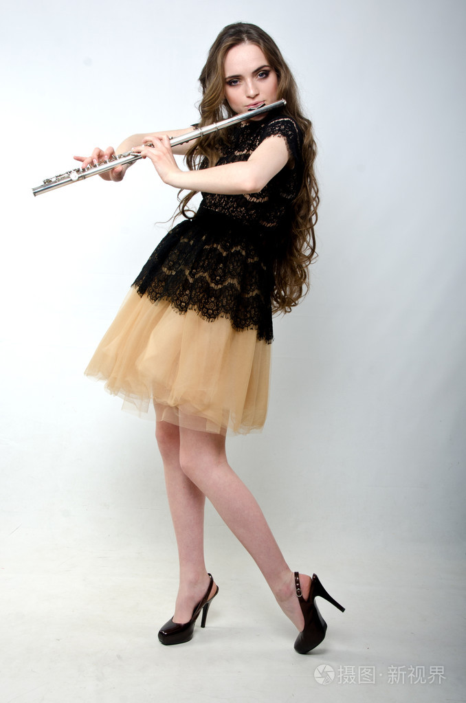 一支长笛的女孩