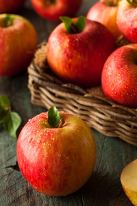 原始的红富士苹果照片