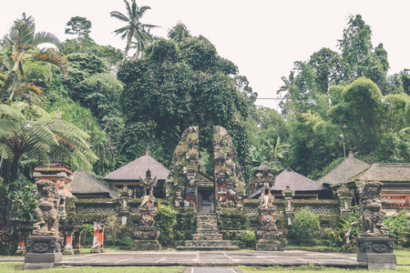岛上北部的巴厘神庙。印度尼西亚巴厘岛的热带印度教岛屿。亚洲