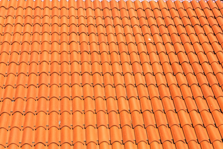 片段的屋顶图红瓦屋顶这所房子配备了高品质的瓦片 (沥青瓦) 屋面.