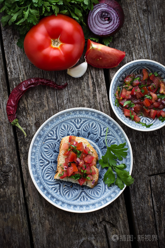 墨西哥番茄莎莎酱和面包