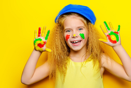 绘图的孩子.快乐的童年照片