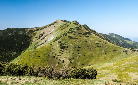 男 Krivan 山 Fatra 山在斯洛伐克