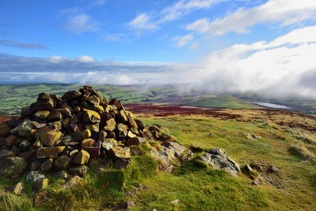 Bassenthwaite 山谷上空的低云