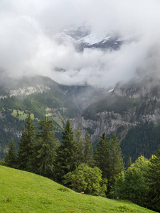 瑞士因特拉肯山脉