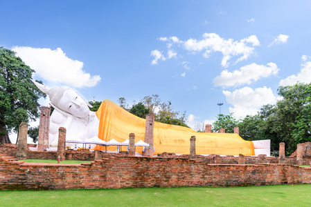 第二个最长卧佛，在泰国的扫管笏坤 Inthapramun 公共寺长度 50 米