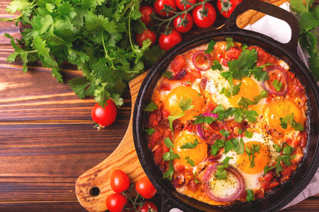 Shakshuka。传统的以色列美食。蔬菜炒蛋