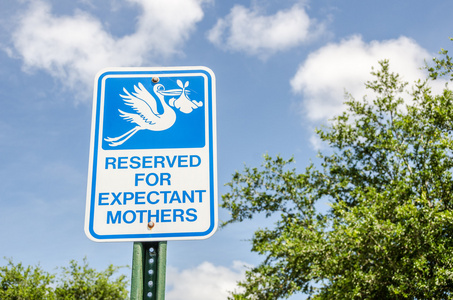 保留给孕妇停车标志