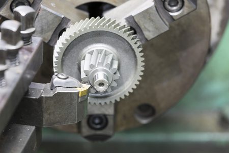 车削齿轮车削淬火钢汽车齿轮照片