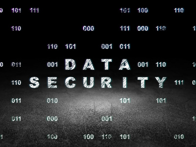 保护的概念 数据安全的 grunge 黑暗的房间里