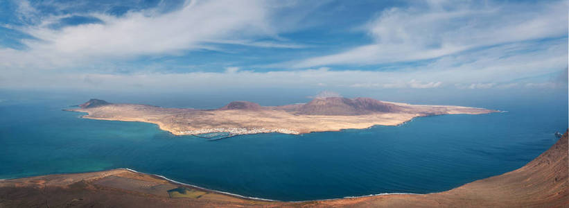 西班牙加那利群岛兰萨罗特米拉多里约热内卢的 la Graciosa 岛全景