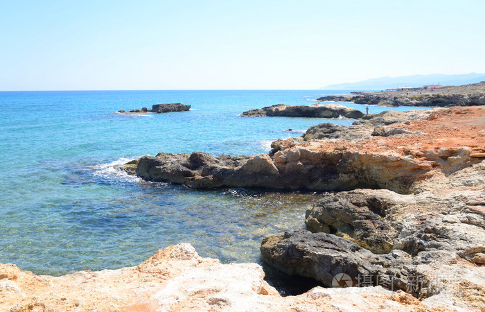 岩石在克里特海岸海