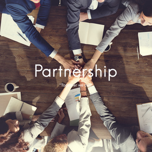 商界人士和伙伴关系协议的概念